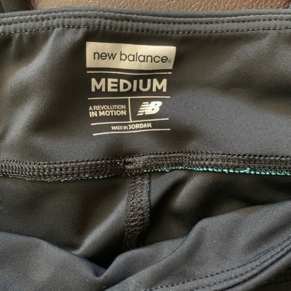 New Balance Athletic Leggings knee length Medium - Picture 3 of 4